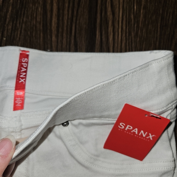 NWT SPANX Distressed White Skinny Ankle Frayed Cuff Jeans S Small New with Tag - Picture 3 of 11